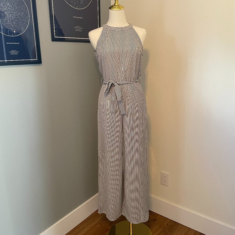 ✨3/$20✨ Grey Striped Jumpsuit